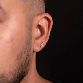 Brinco Piercing de Raio Cravejado com Zircônias Banhado a Ouro 18k